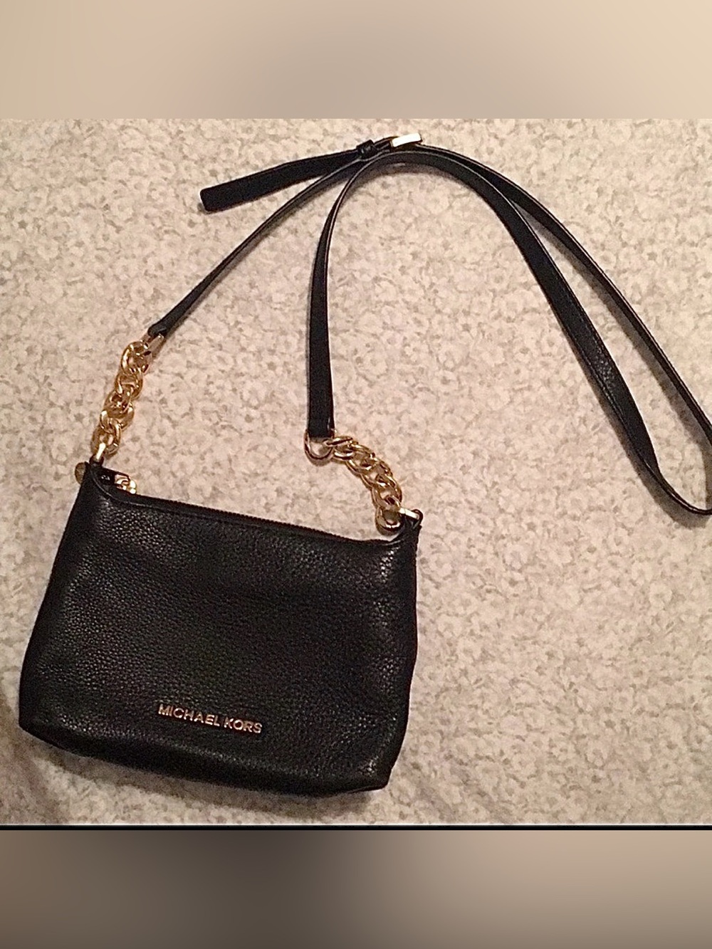 VGUC Michael Kors Black Crossbody Bag with Gold Chain